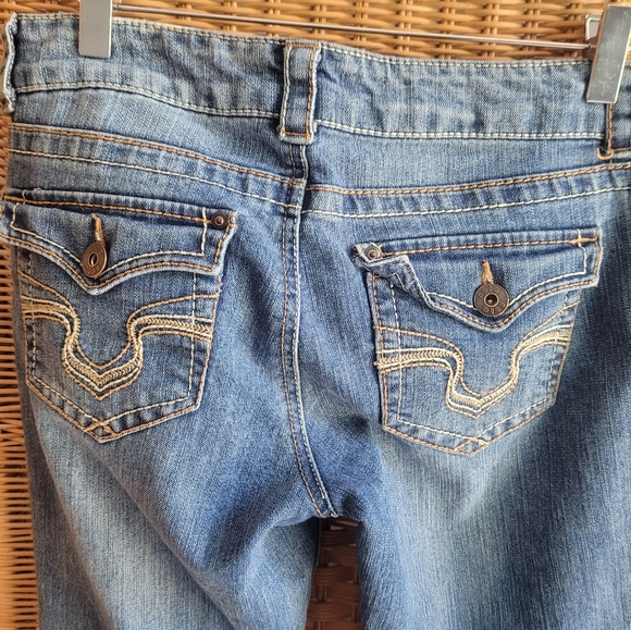 No Boundaries Jeans - Picture 4 of 5